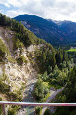 Ein Blick am 12.09.2017 vom Landwasserviadukt auf den Landwasser und die Grillstelle Landwasserviadukt.